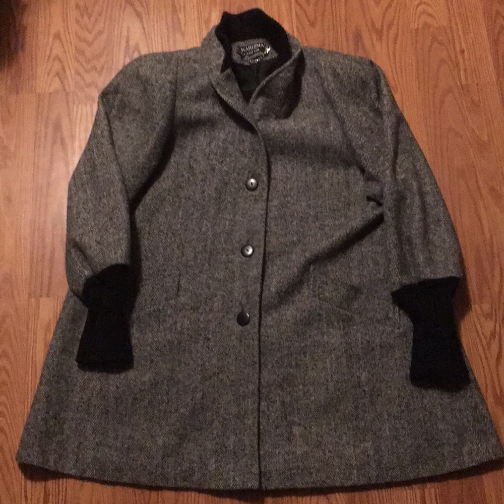 Long women’s winter coat; wool blend from Karizma